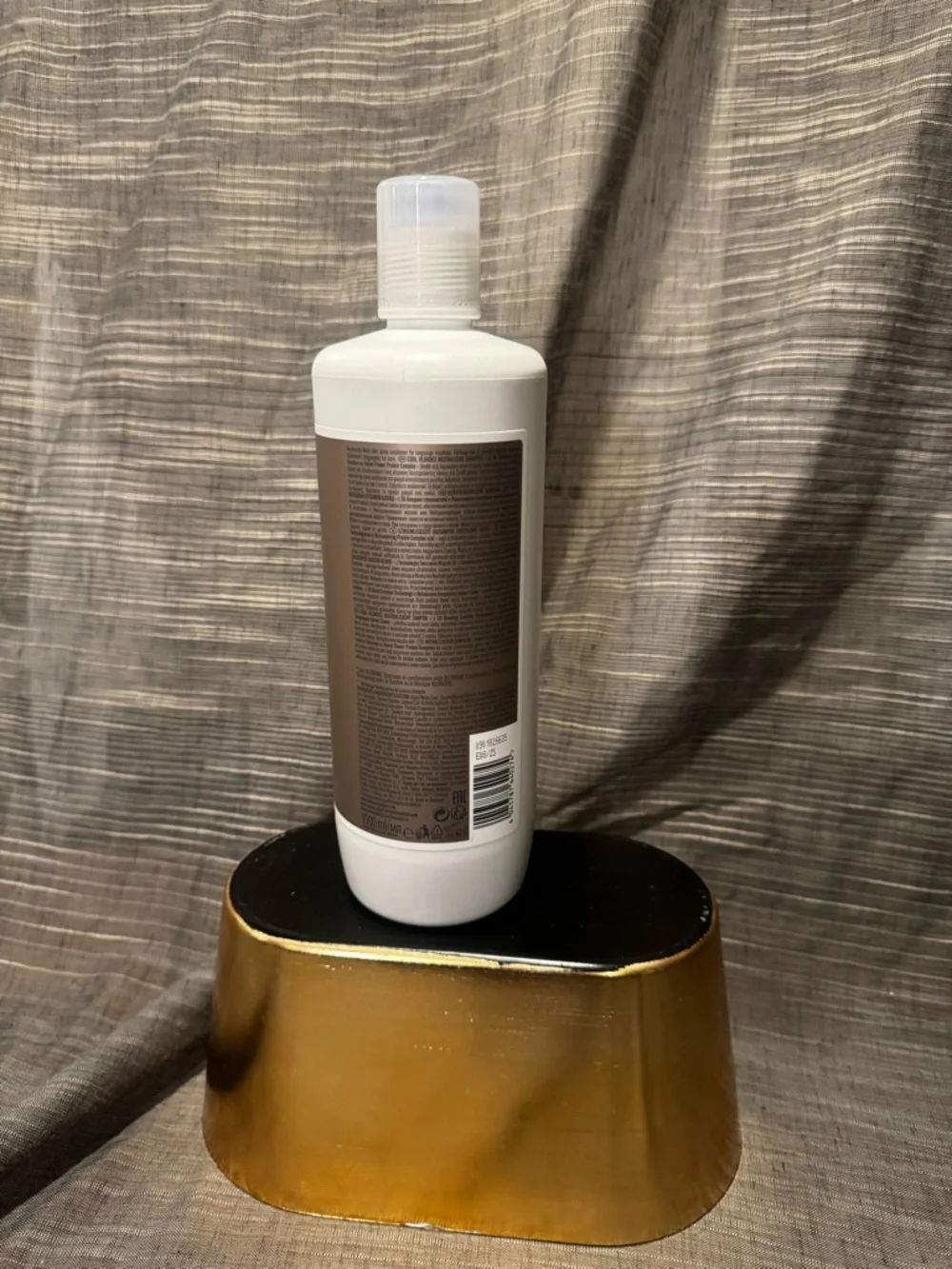 Schwarzkopf BlondMe Cool Blondes Neutralizing Shampoo — White and Bronze - Picture 2 of 3